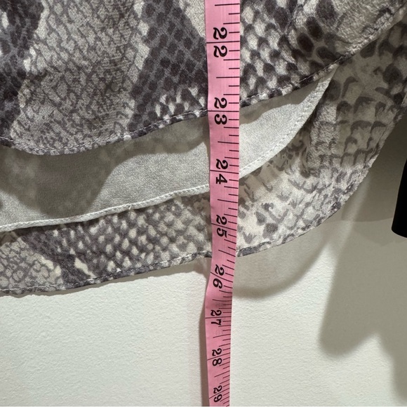 Diane von Furstenberg Lane Silk Chiffon Snake Print Blouse‎ – Size 2 - Picture 12 of 14